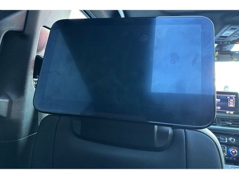 Used 2021 GMC Yukon SLT w/ SLT Premium Package image 16