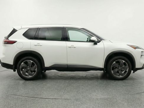 Used 2025 Nissan Rogue SV AWD/4WD image 11