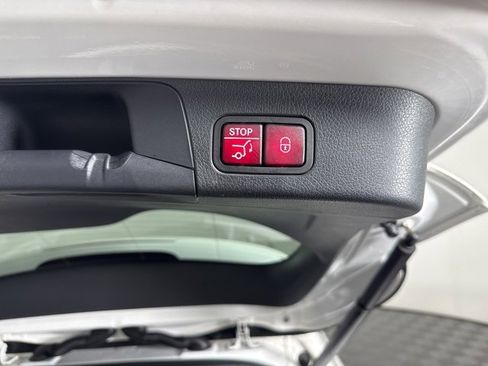 Used 2021 Mercedes-Benz GLB 250 image 23