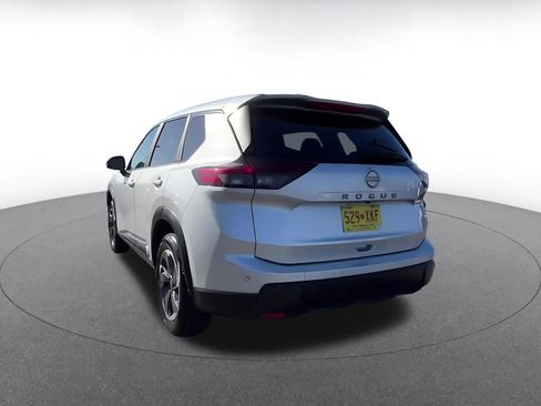Used 2025 Nissan Rogue SV FWD image 11