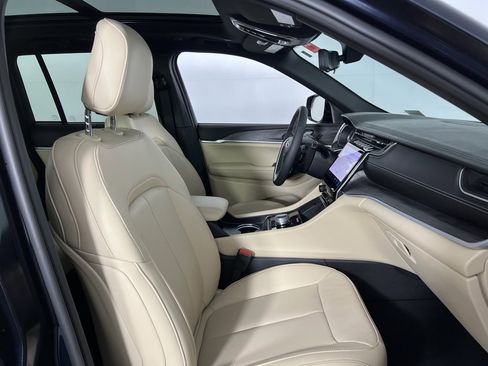 Certified 2024 Jeep Grand Cherokee Limited w/ Luxury Tech Group II image 33