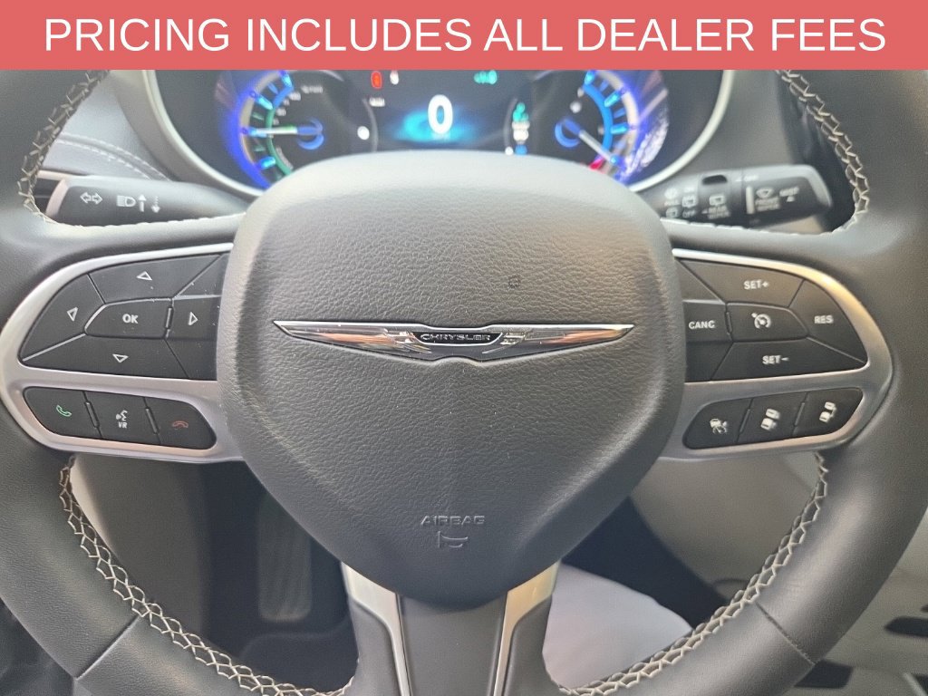 Used 2022 Chrysler Pacifica Touring-L FWD image 11