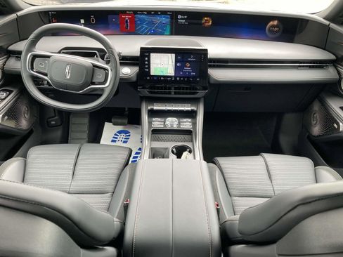 New 2025 Lincoln Nautilus Reserve image 18