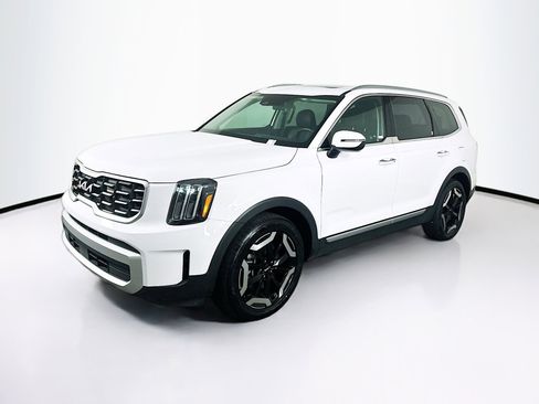 Used 2025 Kia Telluride S image 3