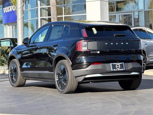 New 2026 Volvo EX30 Cross Country Ultra image 3