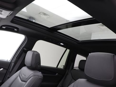 Used 2025 Cadillac XT6 Premium Luxury image 19