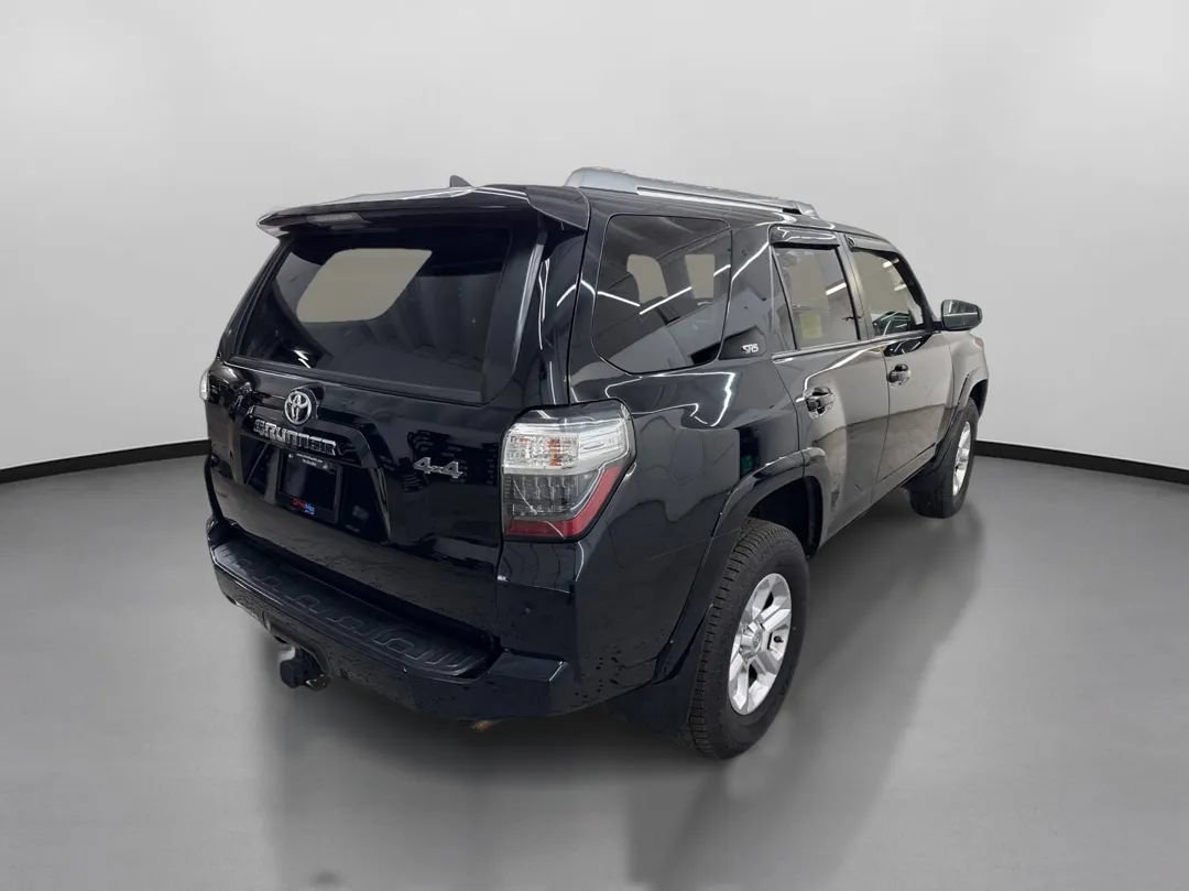 Used 2017 Toyota 4Runner SR5 AWD/4WD image 10