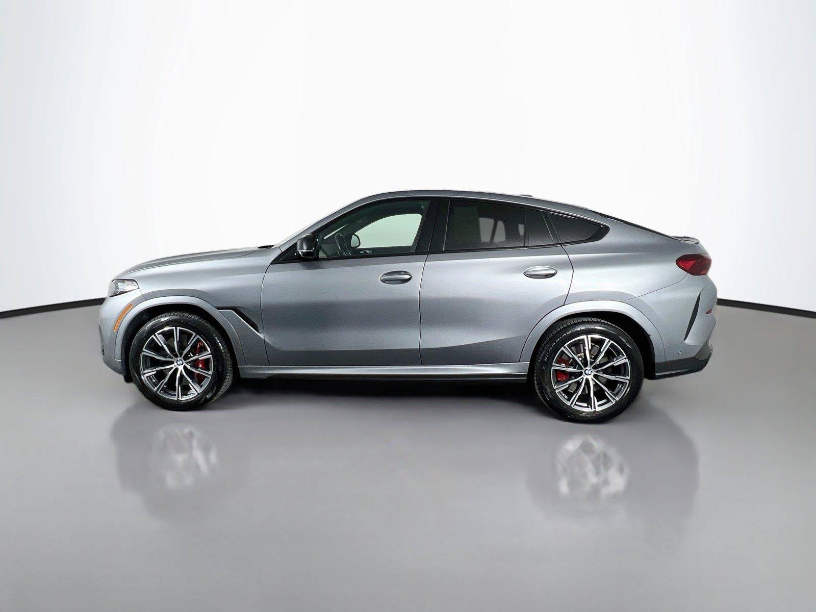 Used 2025 BMW X6 M60i w/ Climate Comfort Package AWD/4WD image 3