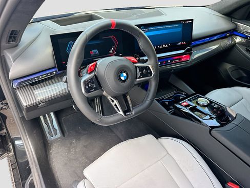 Used 2026 BMW M5 w/ Executive Package image 7