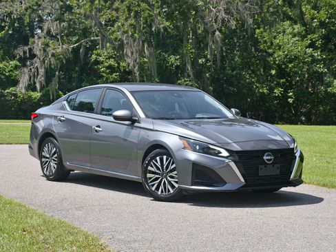 Used 2023 Nissan Altima 2.5 SV image 6