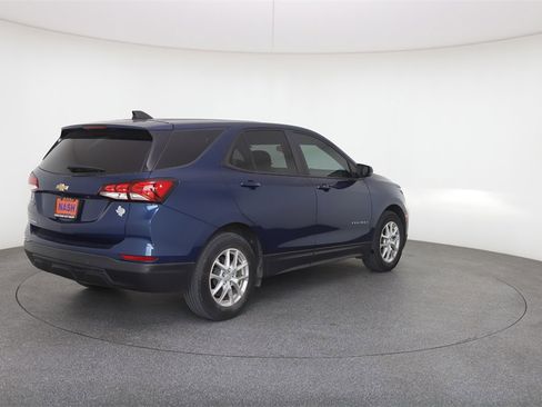 Used 2022 Chevrolet Equinox LS w/ LS Convenience Package image 7