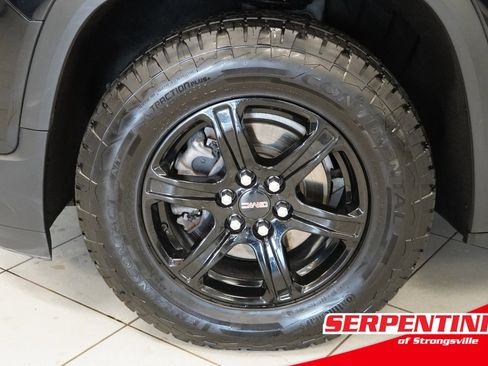 Certified 2023 GMC Acadia AT4 w/ Preferred Package image 17