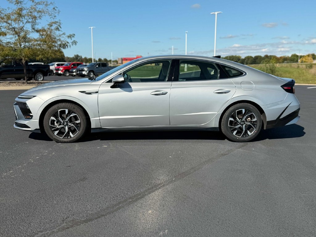 Used 2025 Hyundai Sonata SEL FWD image 11