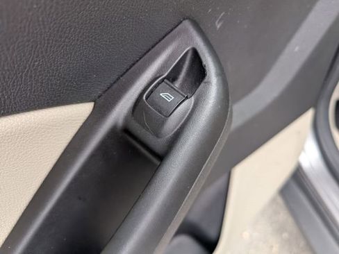 Used 2012 Ford Focus SE image 11