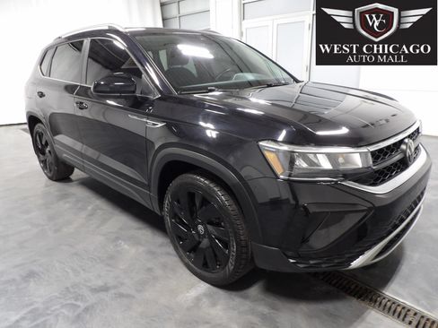 Used 2024 Volkswagen Taos SE w/ Panoramic Sunroof Package AWD/4WD image 1