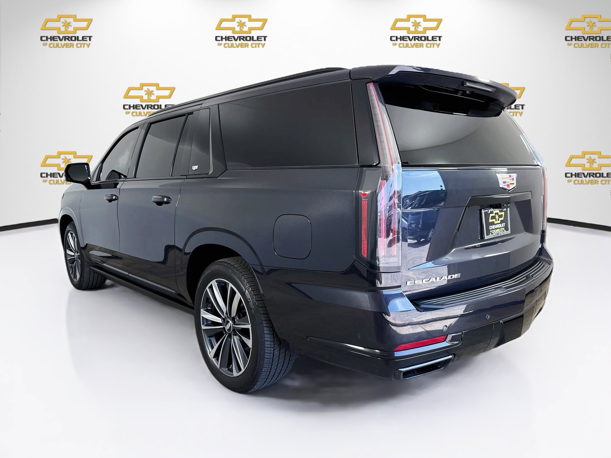 Used 2025 Cadillac Escalade ESV Sport w/ Touring Package AWD/4WD image 6