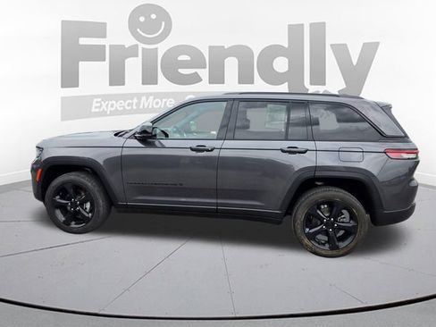 Used 2024 Jeep Grand Cherokee Altitude AWD/4WD image 7