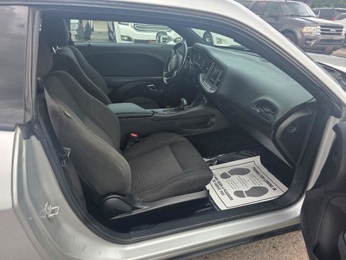 Used 2019 Dodge Challenger SXT RWD image 8