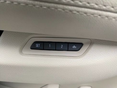 Used 2017 Cadillac Escalade ESV Standard 4dr SUV image 17