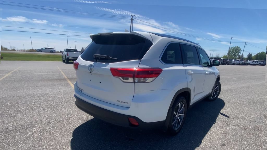 Used 2019 Toyota Highlander XLE AWD/4WD image 8