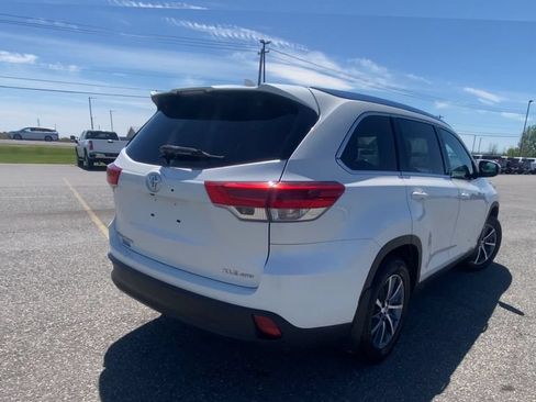 Used 2019 Toyota Highlander XLE AWD/4WD image 8