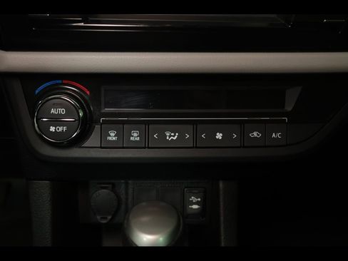 Used 2015 Toyota Corolla LE image 20