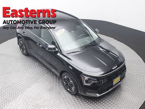 Used 2023 Kia Niro Wind w/ Wind Preserve Package FWD image 3