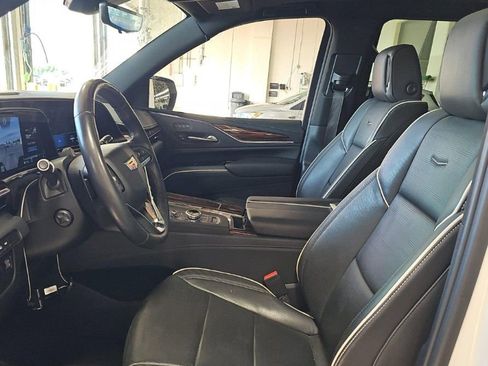 Used 2024 Cadillac Escalade Premium Luxury AWD/4WD image 5