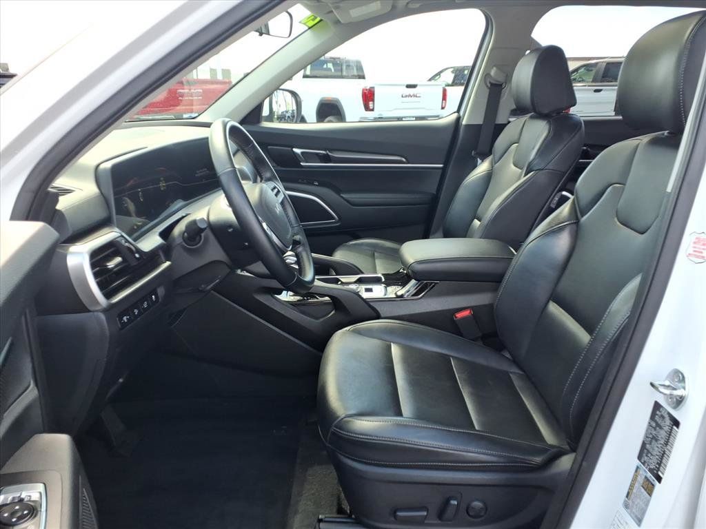 Used 2025 Kia Telluride S FWD image 26