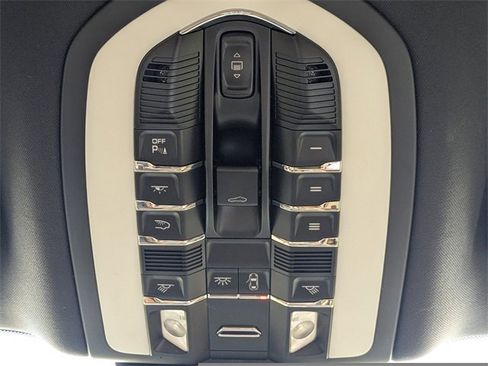 Used 2017 Porsche Macan S image 25