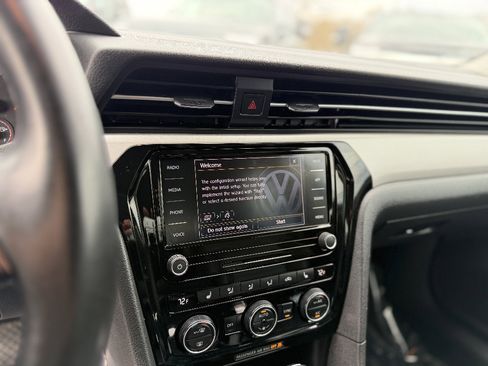 Used 2020 Volkswagen Passat 2.0T SE image 17