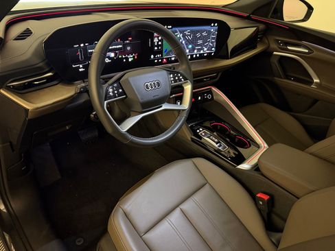 Certified 2025 Audi Q5 Premium w/ Convenience Package AWD/4WD image 4