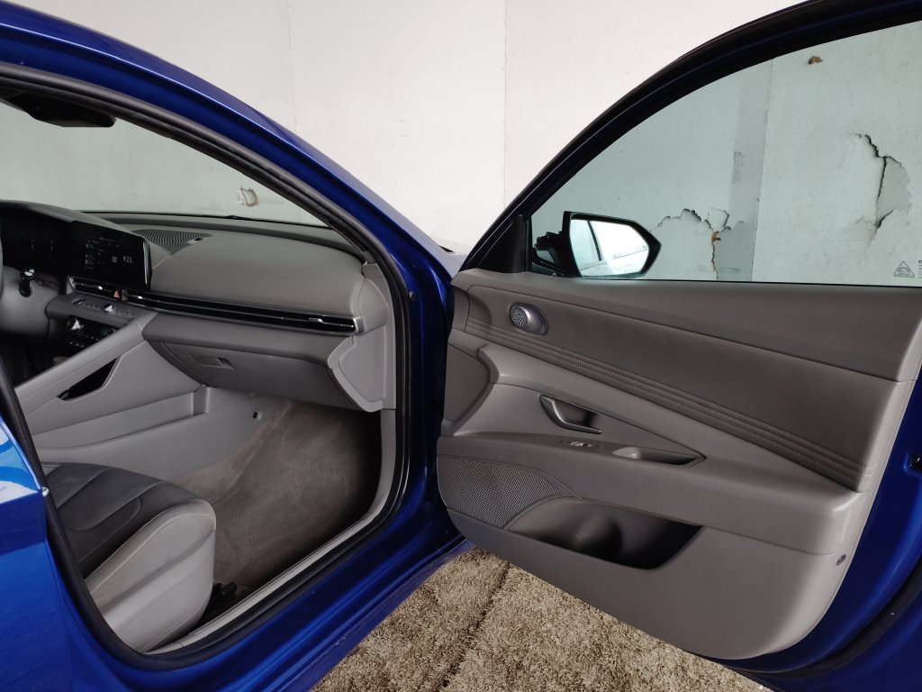Used 2023 Hyundai Elantra SEL w/ Convenience Package FWD image 10