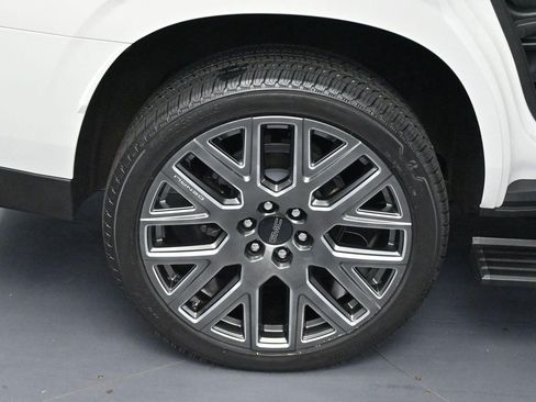Used 2025 GMC Yukon Denali Ultimate AWD/4WD image 39