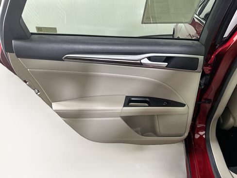Used 2019 Ford Fusion SEL FWD image 27