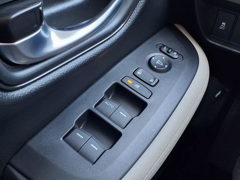 Certified 2026 Honda HR-V LX image 9