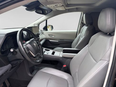 Certified 2022 Toyota Sienna XLE w/ XLE Plus Package FWD image 7
