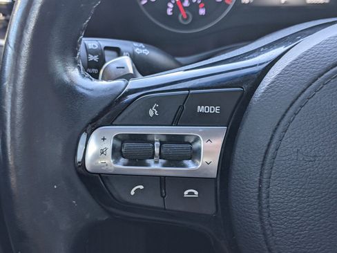 Certified 2019 Kia Cadenza Limited image 21