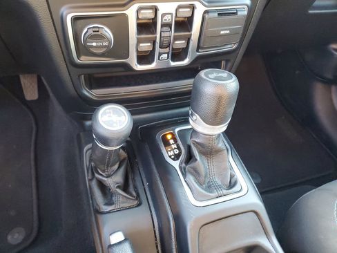 Used 2021 Jeep Wrangler Unlimited Islander image 24