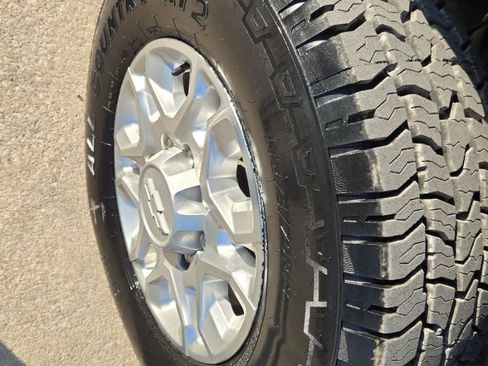 Used 2020 Chevrolet Silverado 2500 LT w/ Texas Edition image 12