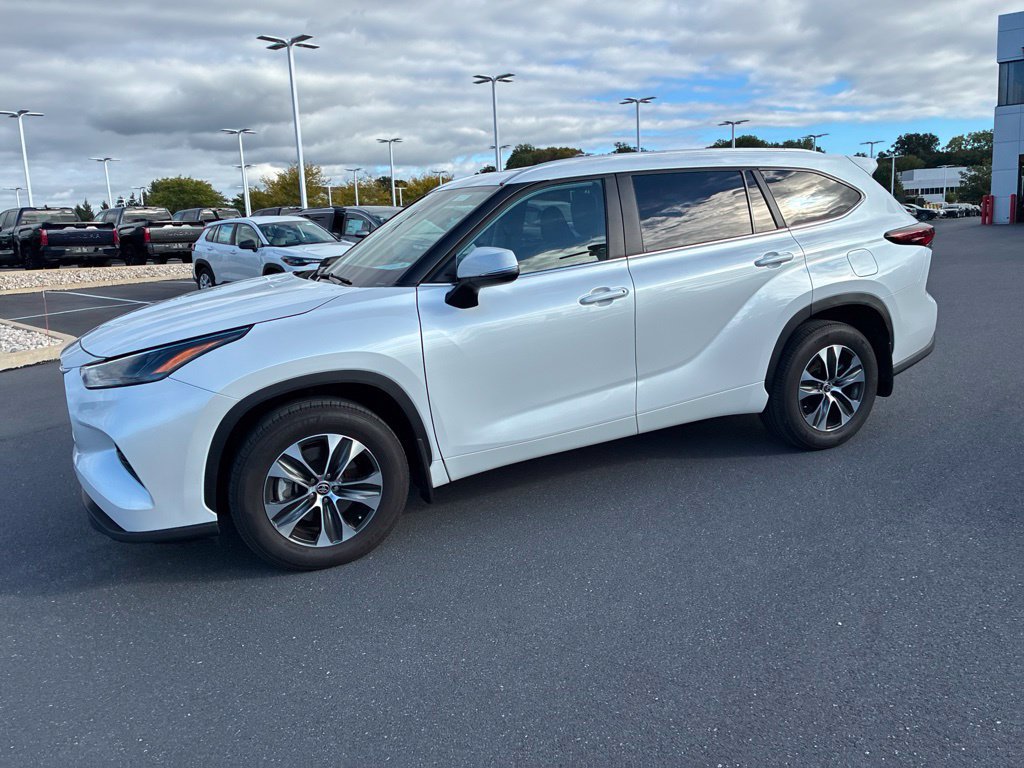 Certified 2026 Toyota Highlander XLE AWD/4WD image 16