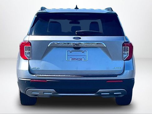 Used 2021 Ford Explorer XLT AWD/4WD image 4