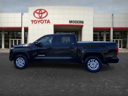 Used 2022 Toyota Tundra SR5 w/ Convenience Package image 7