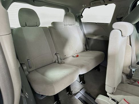 Used 2013 Toyota Sienna LE image 24
