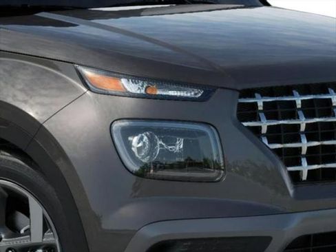 New 2025 Hyundai Venue SEL image 8