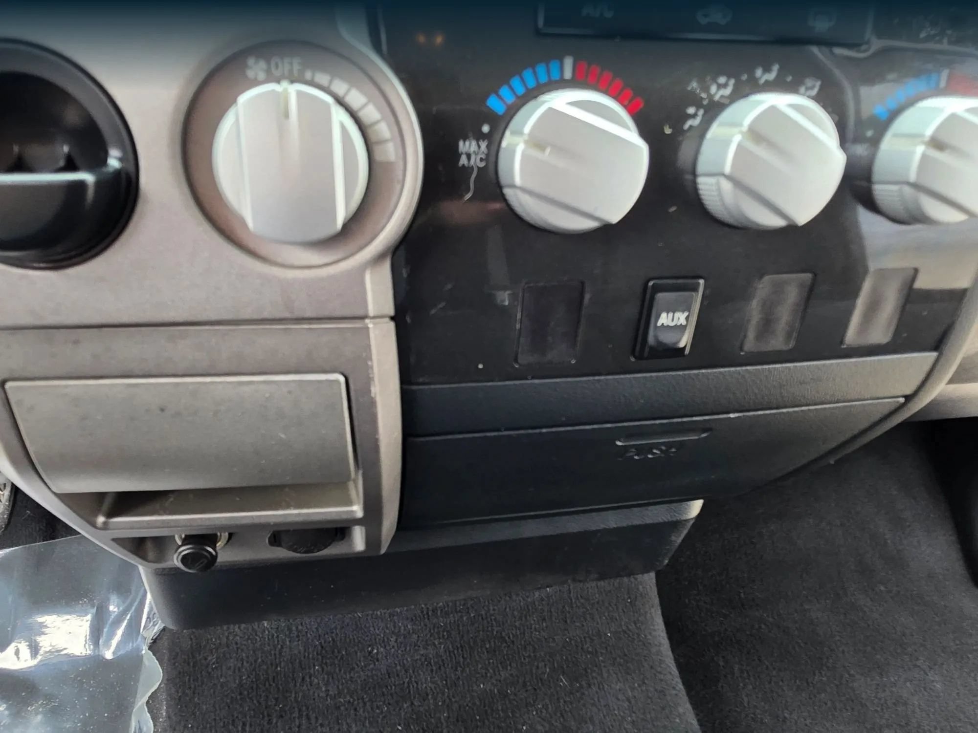 Used 2010 Toyota Tundra 2WD CrewMax w/ Tow Pkg image 18