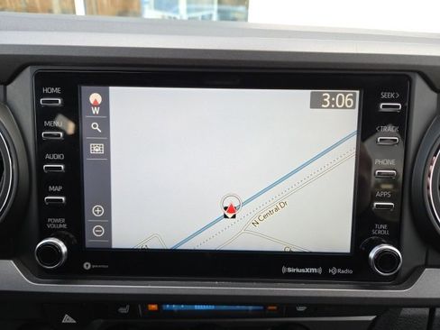 Used 2021 Toyota Tacoma TRD Off-Road image 7