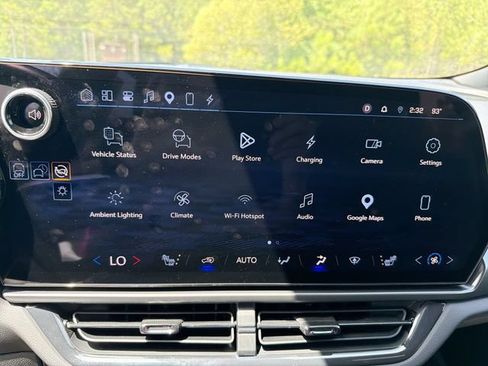 Used 2025 Chevrolet Equinox EV RS FWD image 21