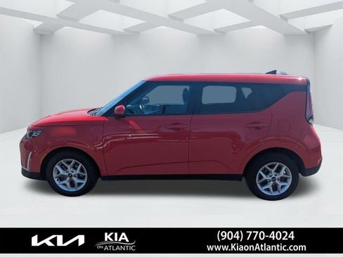 Used 2024 Kia Soul LX w/ Option Group 015 FWD image 7