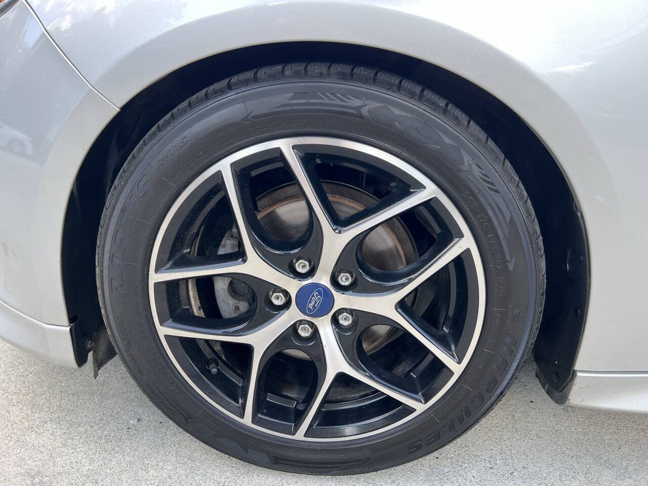 Used 2015 Ford Focus SE w/ SE Sport Package FWD image 29